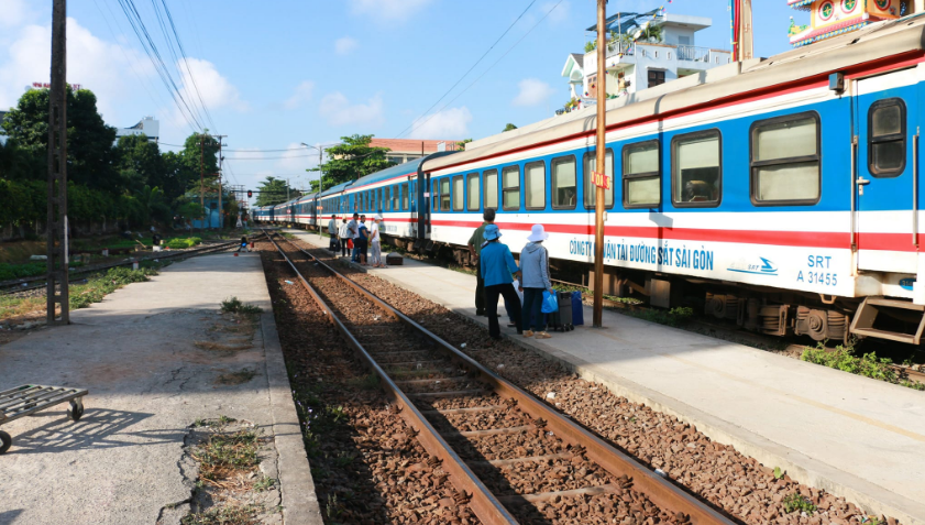 Chính sách giảm giá và quy định về đổi trả vé tàu dịp Tết Ất Tỵ năm 2025