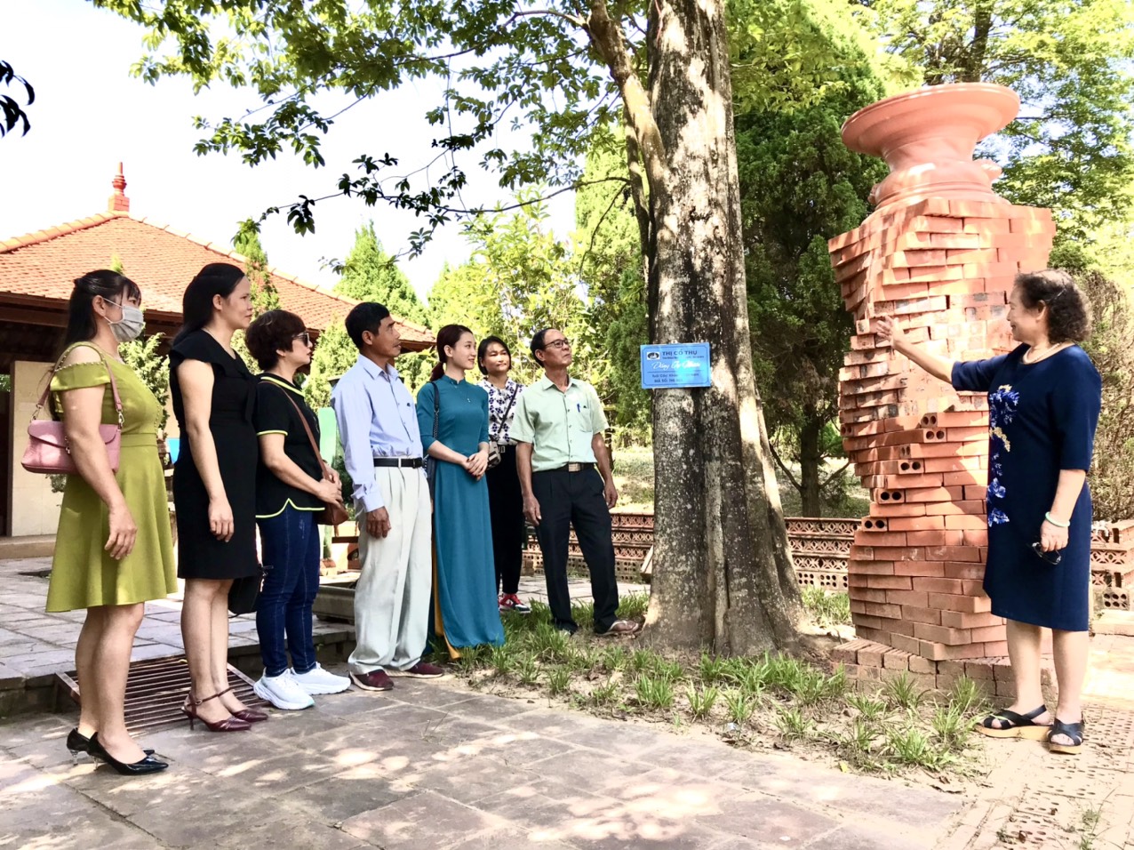Về thăm Bắc Giang - Khám phá Bảo tàng Gạch ngói và sinh thái Thạch Môn Trang  