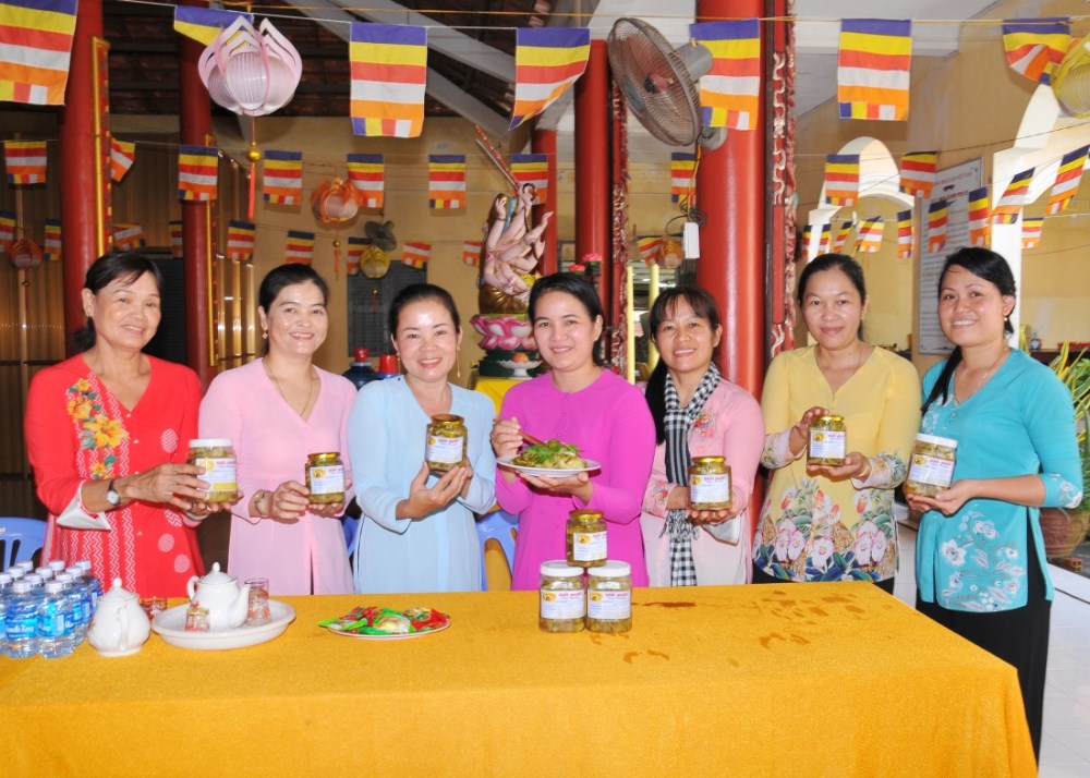 Đặc sản Dưa muối Tân Hương ẩm thực khi đến tham quan du lịch Chùa Tuyên Linh