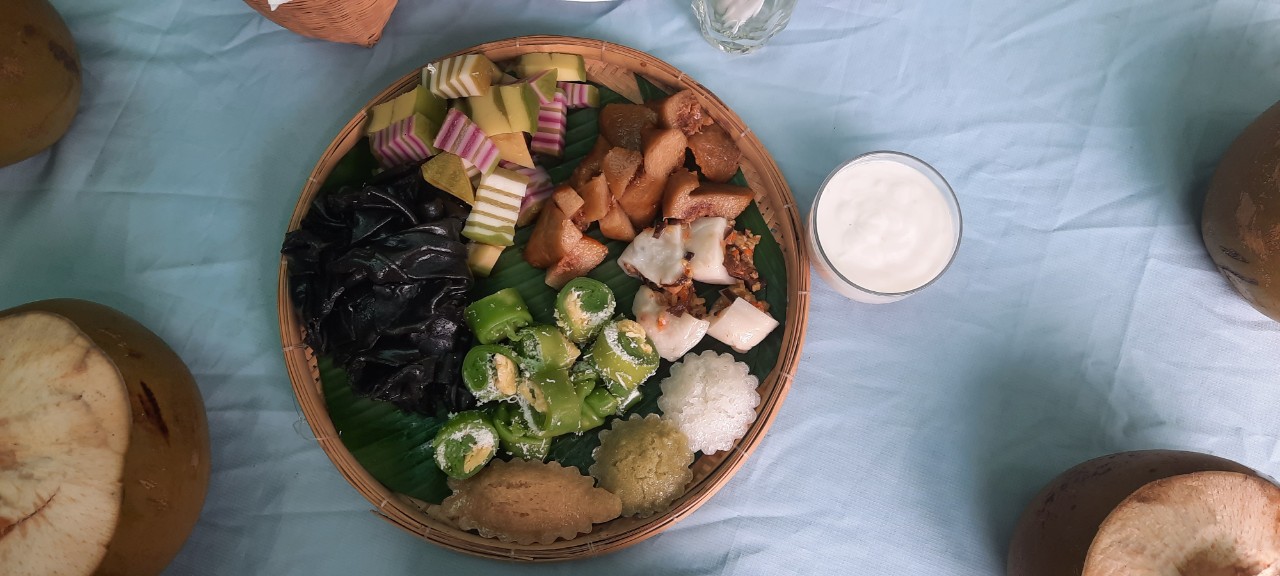 Exploring traditional cake cuisine at "rural markets" in Mo Cay Nam