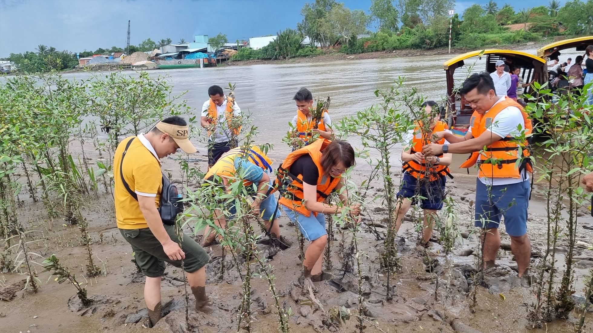 Lunar New Year Quy Mao 2023 (Lunar New Year Year of Cat) , what is attractive about traveling in Ben Tre?