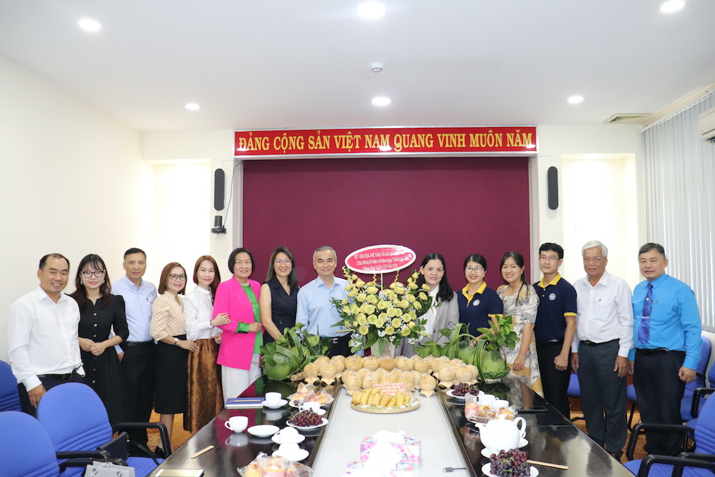 Đoàn đại biểu Tỉnh Bến Tre thăm SAIGONTOURIST GROUP nhân dịp 48 năm thành lập  