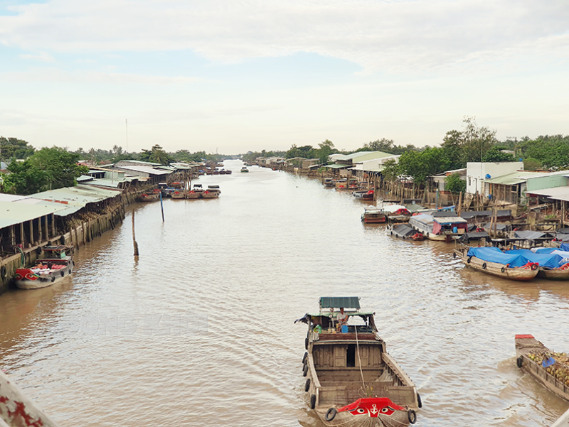 Xây dựng và khai thác tuyến du lịch chợ nổi dừa sông Thom
