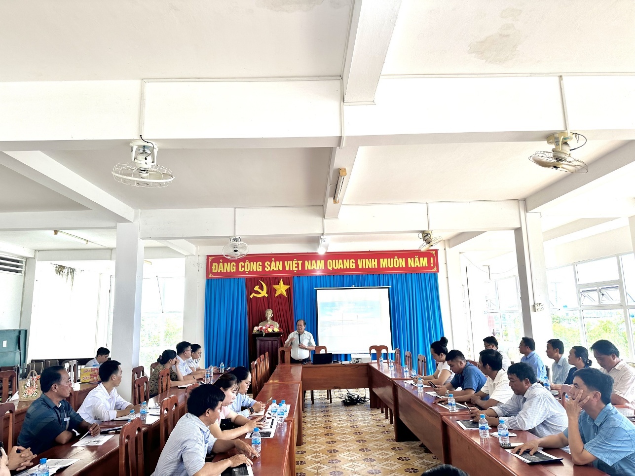 IMPLEMENTING PHASE 2 OF THE PROVINCIAL SCIENCE AND TECHNOLOGY PROJECT ON "APPLICATION OF TECHNOLOGY 4.0 IN DEVELOPING SMART TOURISM IN BEN TRE PROVINCE"