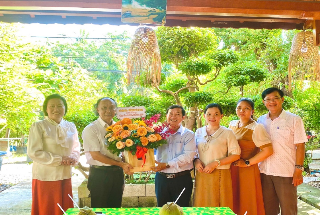 Lãnh đạo Sở Văn Hóa, Thể Thao Và Du Lịch  Thăm và Chúc Mừng Hiệp Hội Du Lịch Bến Tre  nhân ngày Doanh Nhân Việt Nam 13-10