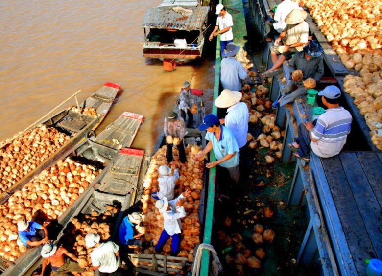 Về sông Thom ghé chợ nổi "độc lạ" Bến Tre: Quanh năm chỉ bán duy nhất 1 loại hàng mà lúc nào cũng tấp nập khách 