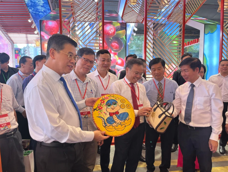 Đặc sản và tinh hoa làng nghề tụ hội tại TP.HCM