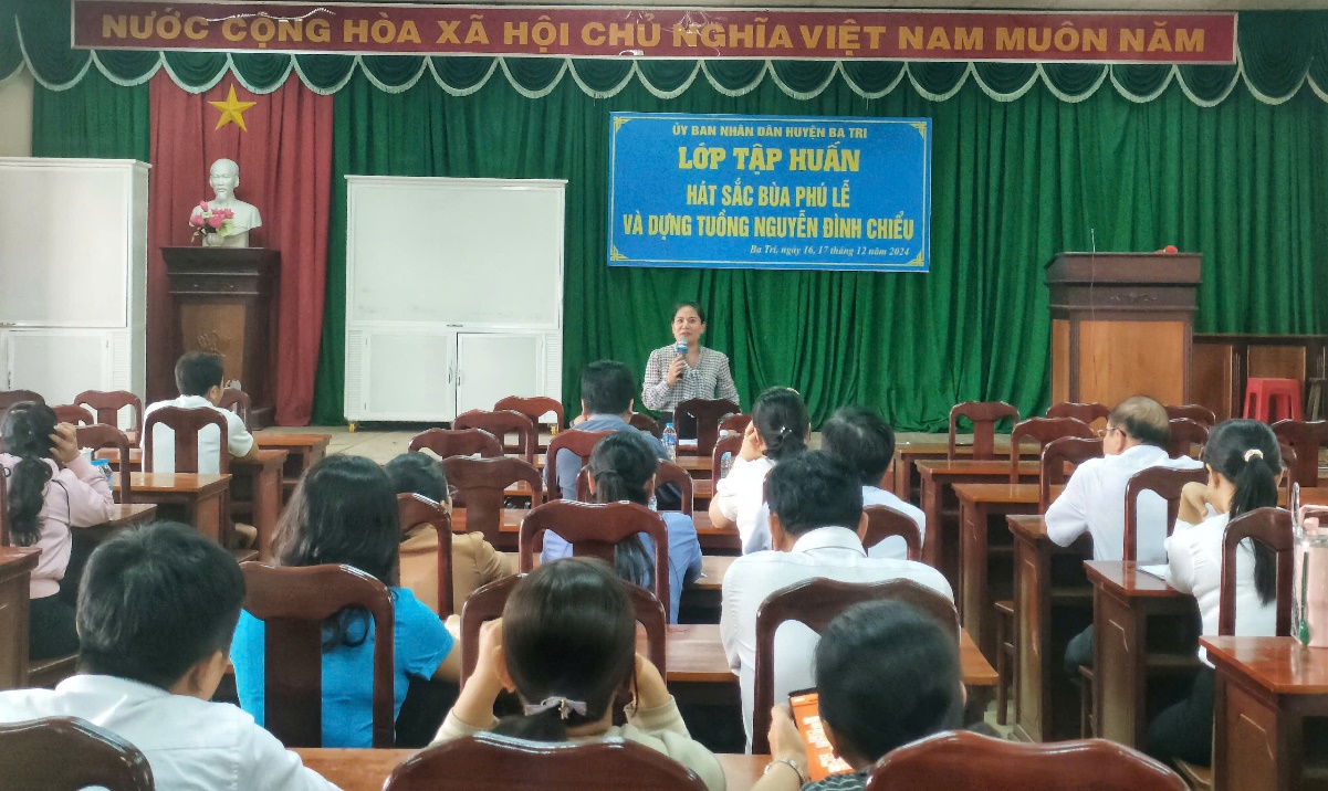 Huyện Ba Tri tổ chức tập huấn  Hát sắc bùa Phú Lễ và dựng tuồng Nguyễn Đình Chiểu