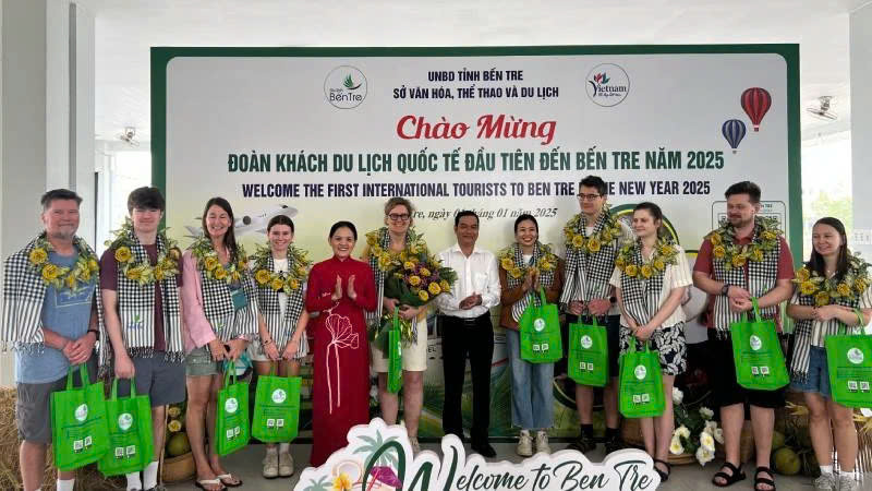 Bến Tre chào đón đoàn khách du lịch quốc tế đầu tiên năm mới 2025