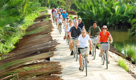 Mở cửa hoàn toàn du lịch, Việt Nam 'hút' khách quốc tế