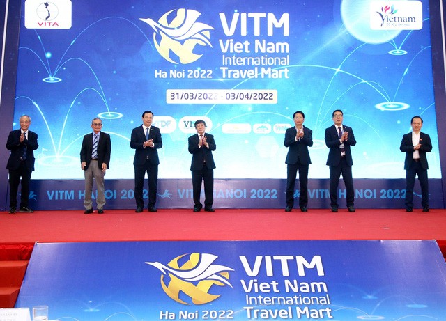 Sôi động từng phút giây tại các gian hàng của Hội chợ VITM 2022