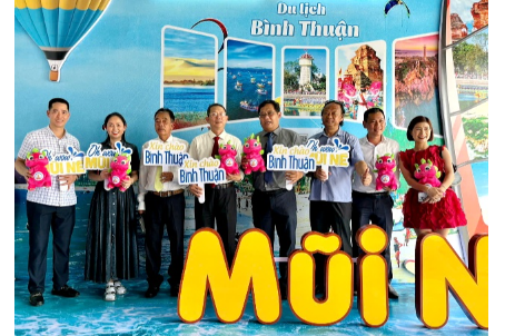 Opening of the Fair to display tourism products in Binh Thuan and other provinces and cities