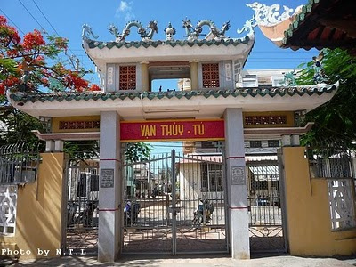 Van Thuy Tu Temple