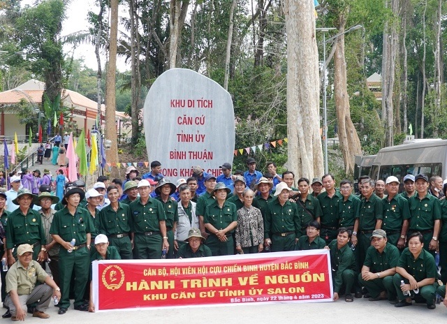 A lot of people visit the relic area of ​​Binh Thuan Provincial Party Committee Base on the weekend