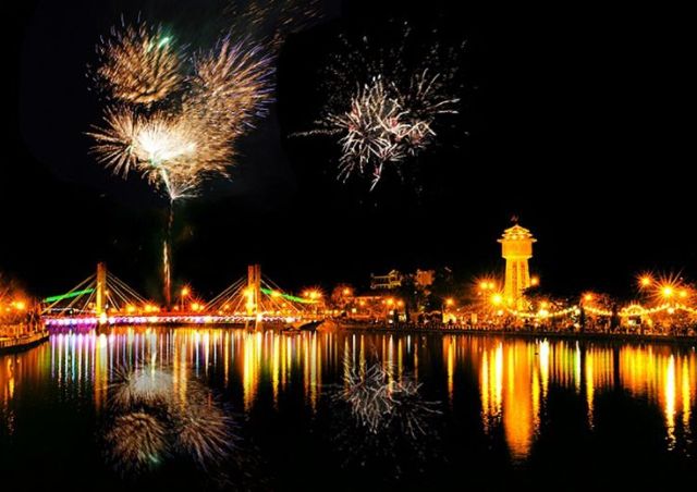 To photograph the most sparkling Phan Thiet New Year's Eve fireworks