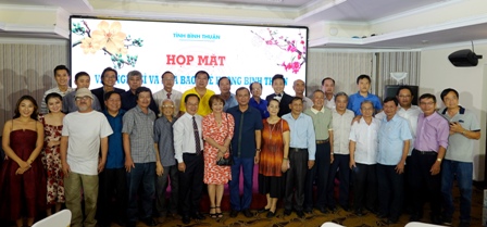 Holding the meeting of artists and journalists from Binh Thuan homeland working in HCMC 