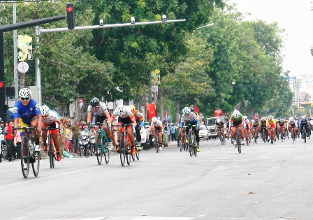 The cyclist Jutatip (Thailan) won the sixth stage from Phan Rang to Phan Thiet 