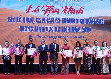 Bình Thuận tôn vinh các tổ chức, cá nhân tiêu biểu về du lịch 2019