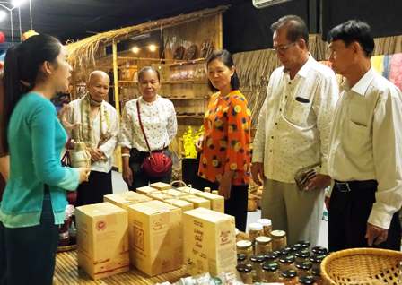 Cambodia National Administration of Tourism to experience and survey Binh Thuan tourism