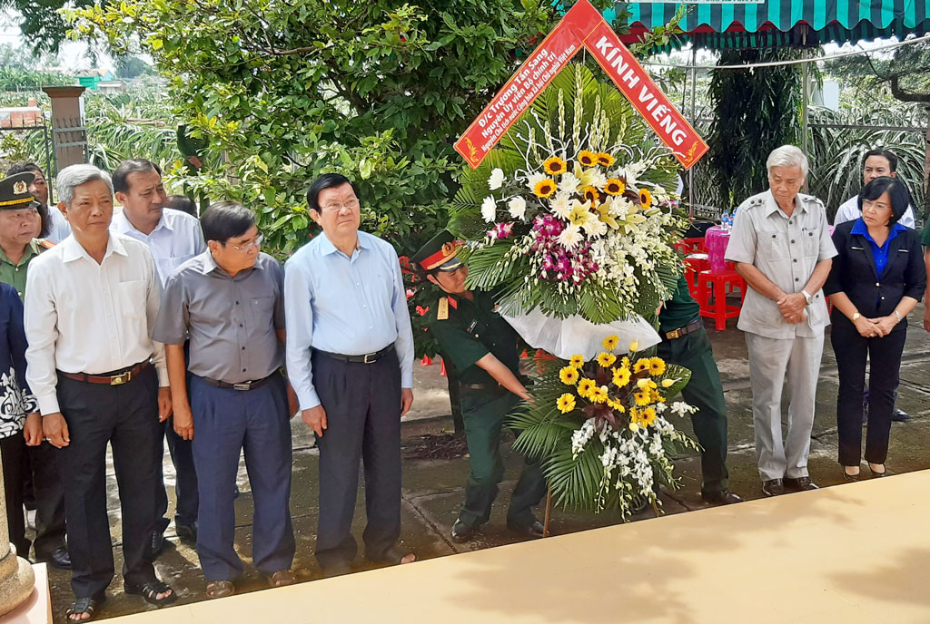 Nguyên Chủ tịch nước – Trương Tấn Sang viếng nhà tưởng niệm liệt sĩ Tiểu đoàn 263