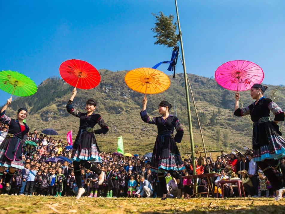 Roong Pooc Festival In Ta Van Village