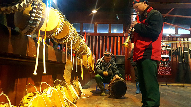 Honoring the drum making of Red Dao People