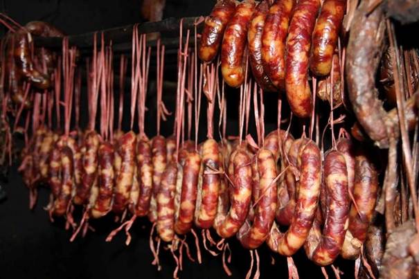 Lạp sườn, thịt hun khói - Đặc sản vùng cao Tây Bắc