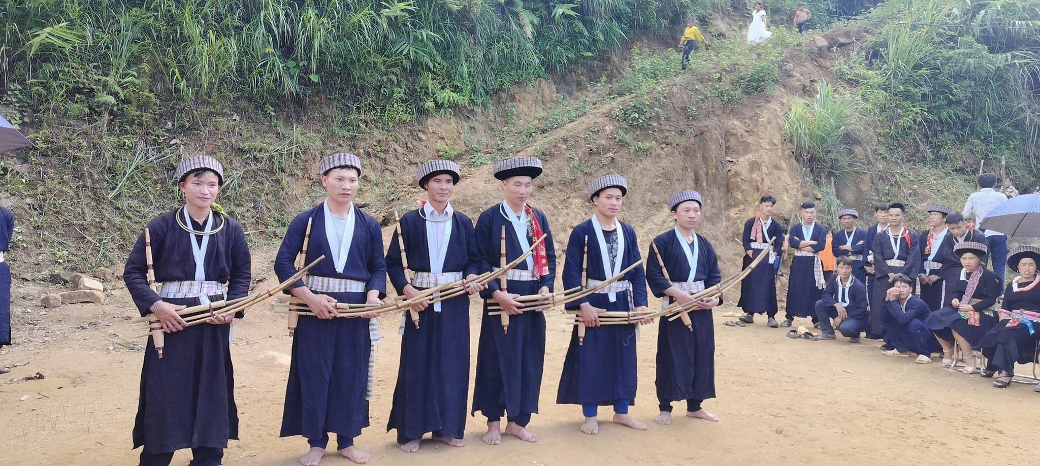 Đến Văn Bàn khám phá văn hoá độc đáo của người Mông Xanh