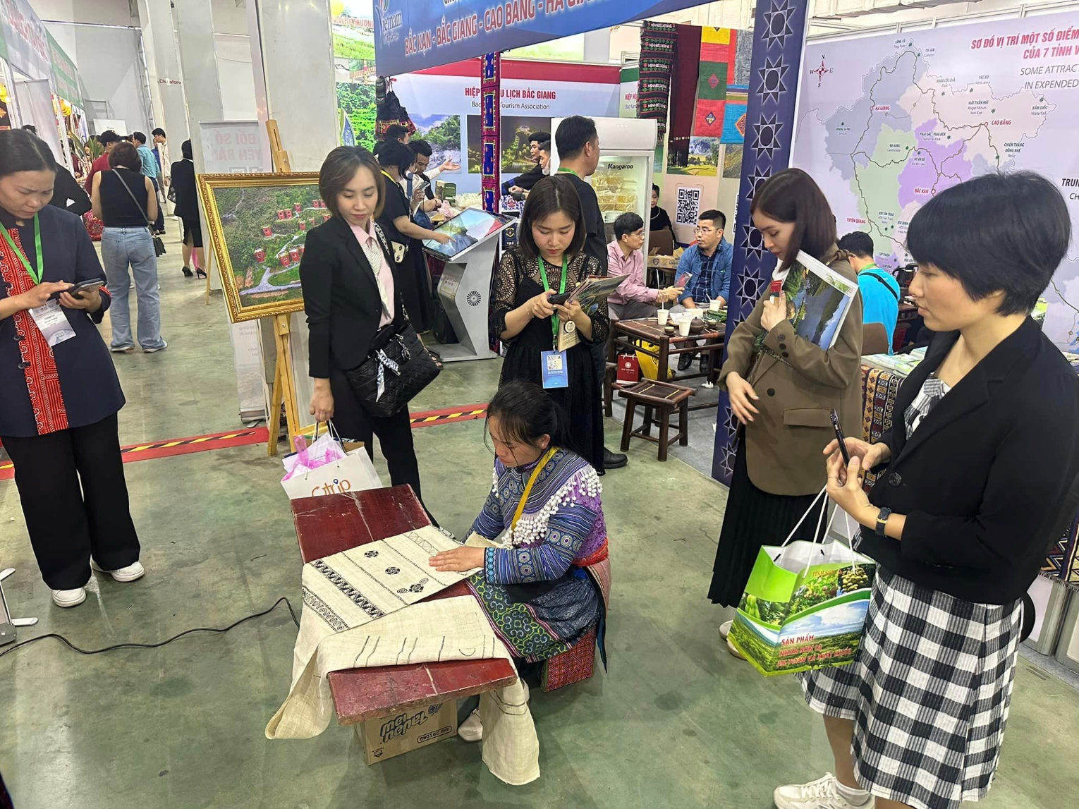 Lao Cai attended the international tourism fair VITM in Hanoi 