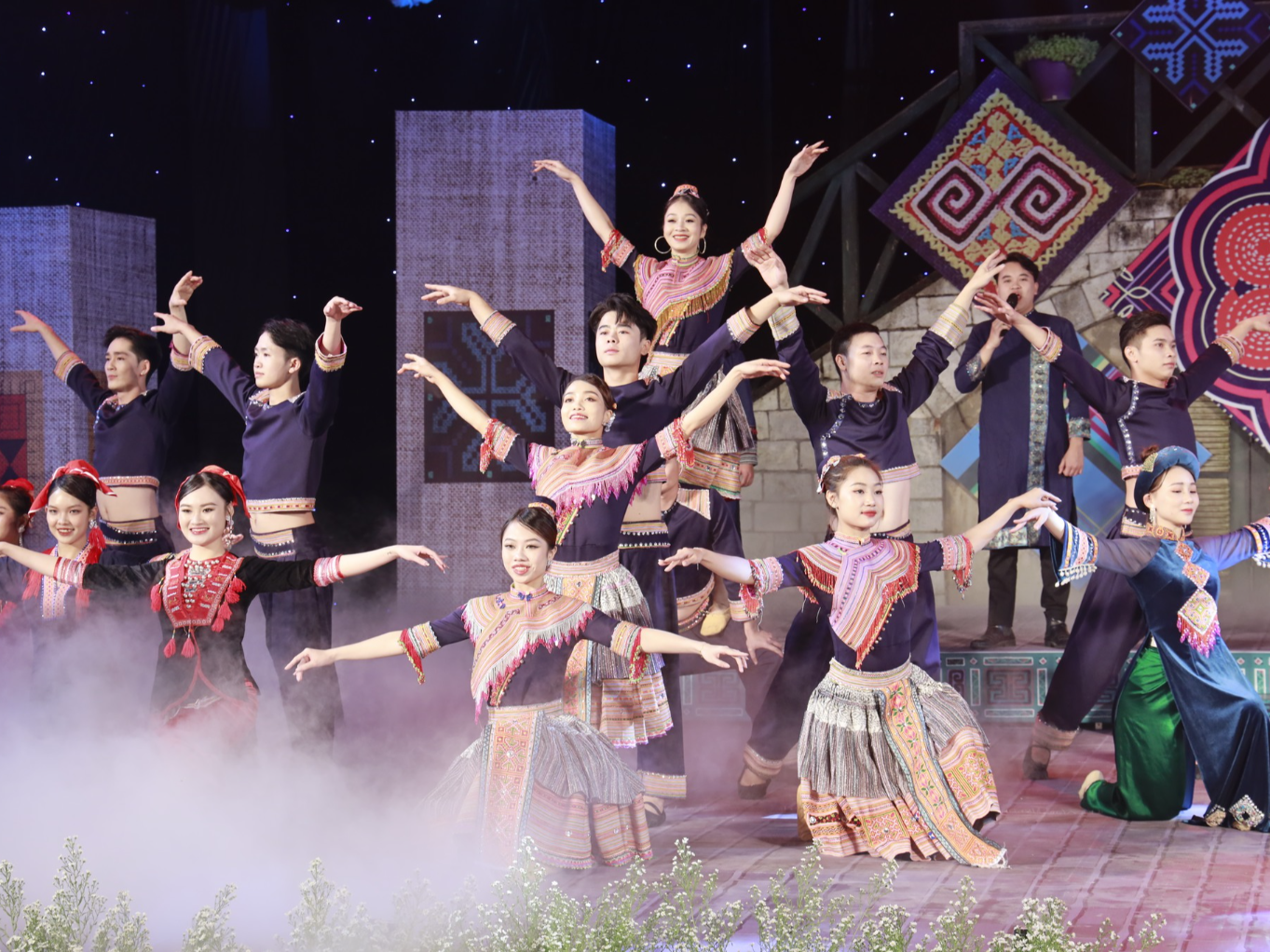 Lao Cai Brocade Festival - the colorful cultural