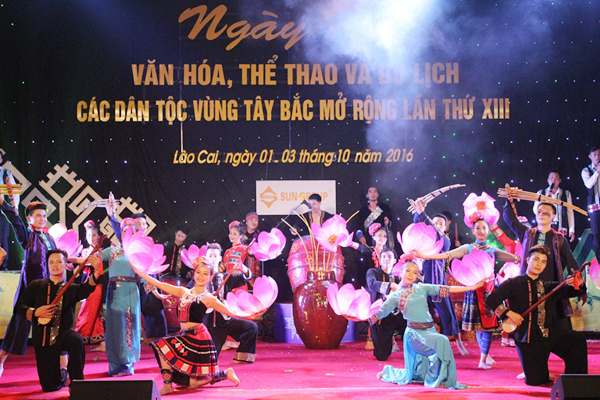  Hội diễn nghệ thuật quần chúng và thi trình diễn trang phục các dân tộc Lào Cai năm 2018