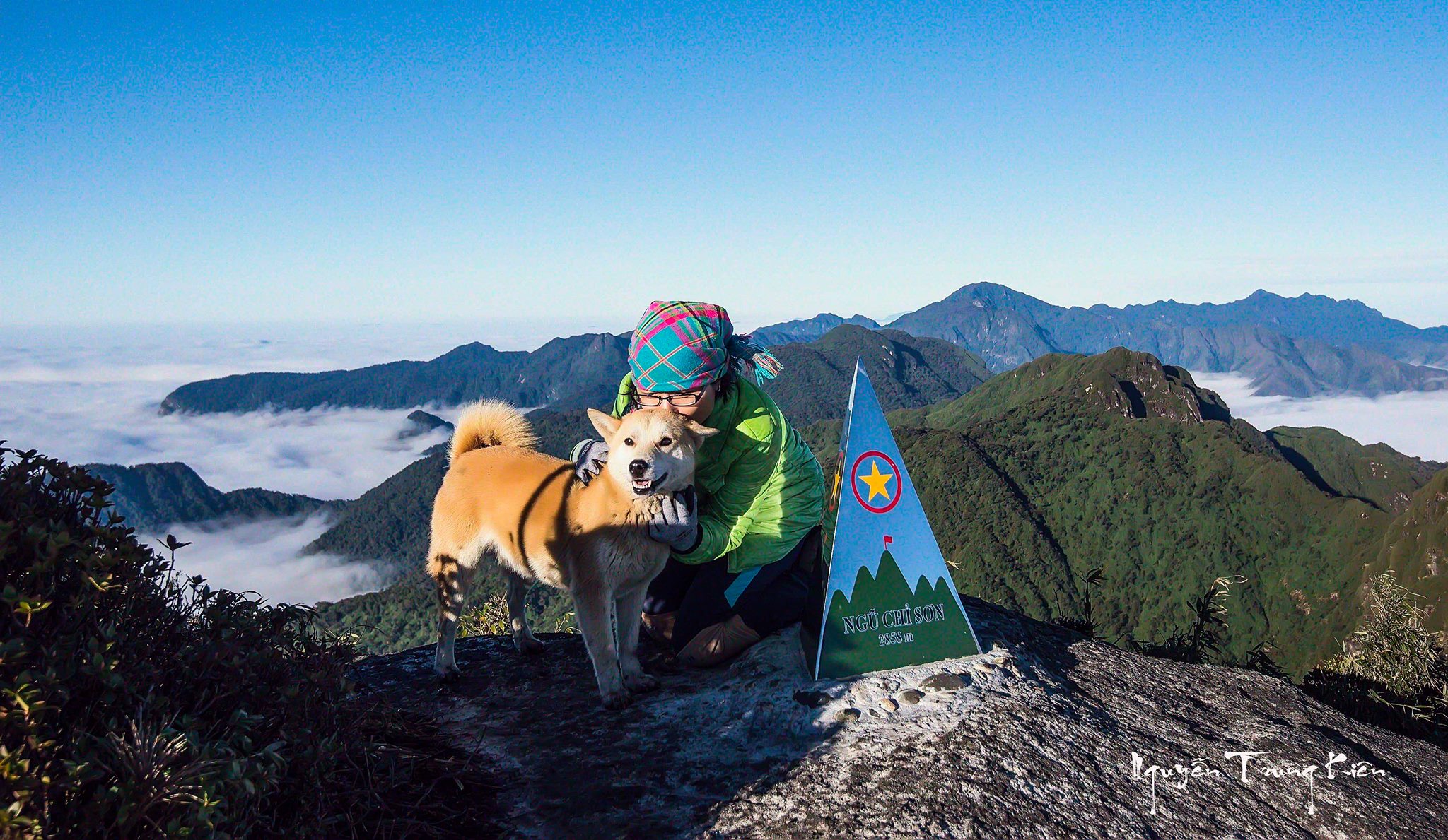 Experience climbing, conquering Ngu Chi Son peak in Lao Cai