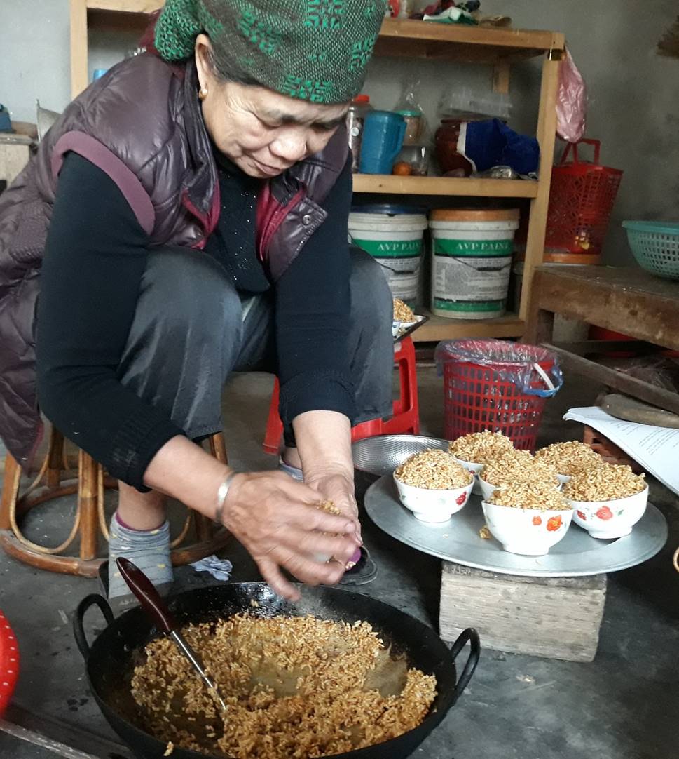 Thưởng thức các loại bánh độc đáo của người Giáy vào dịp tết Nguyên đán