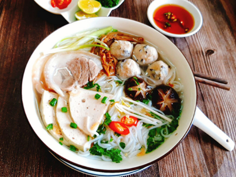 Grilled Pork with Vermicelli and Pork Meatballs