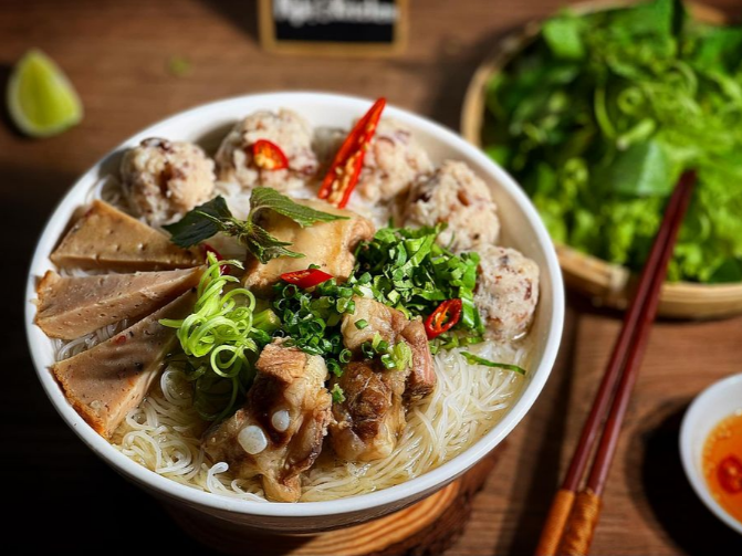 Grilled Pork with Vermicelli, Pork Meatballs, and Spare Ribs