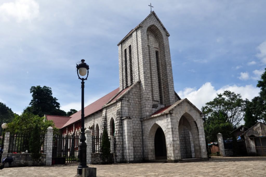 Nhà thờ đá Sa Pa