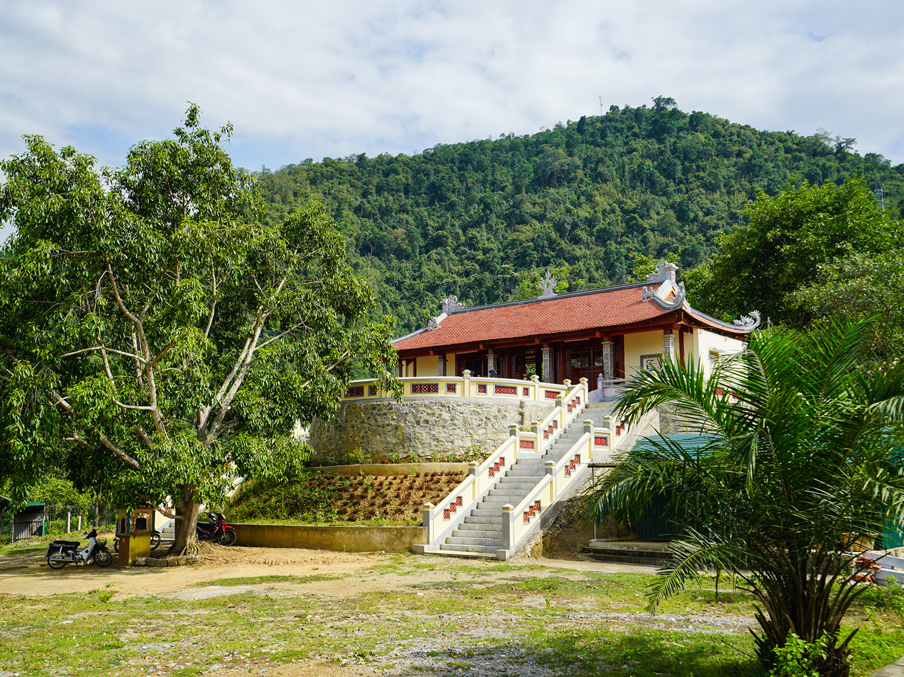 Đền Pu Nhạ Thầu, huyện Kỳ Sơn