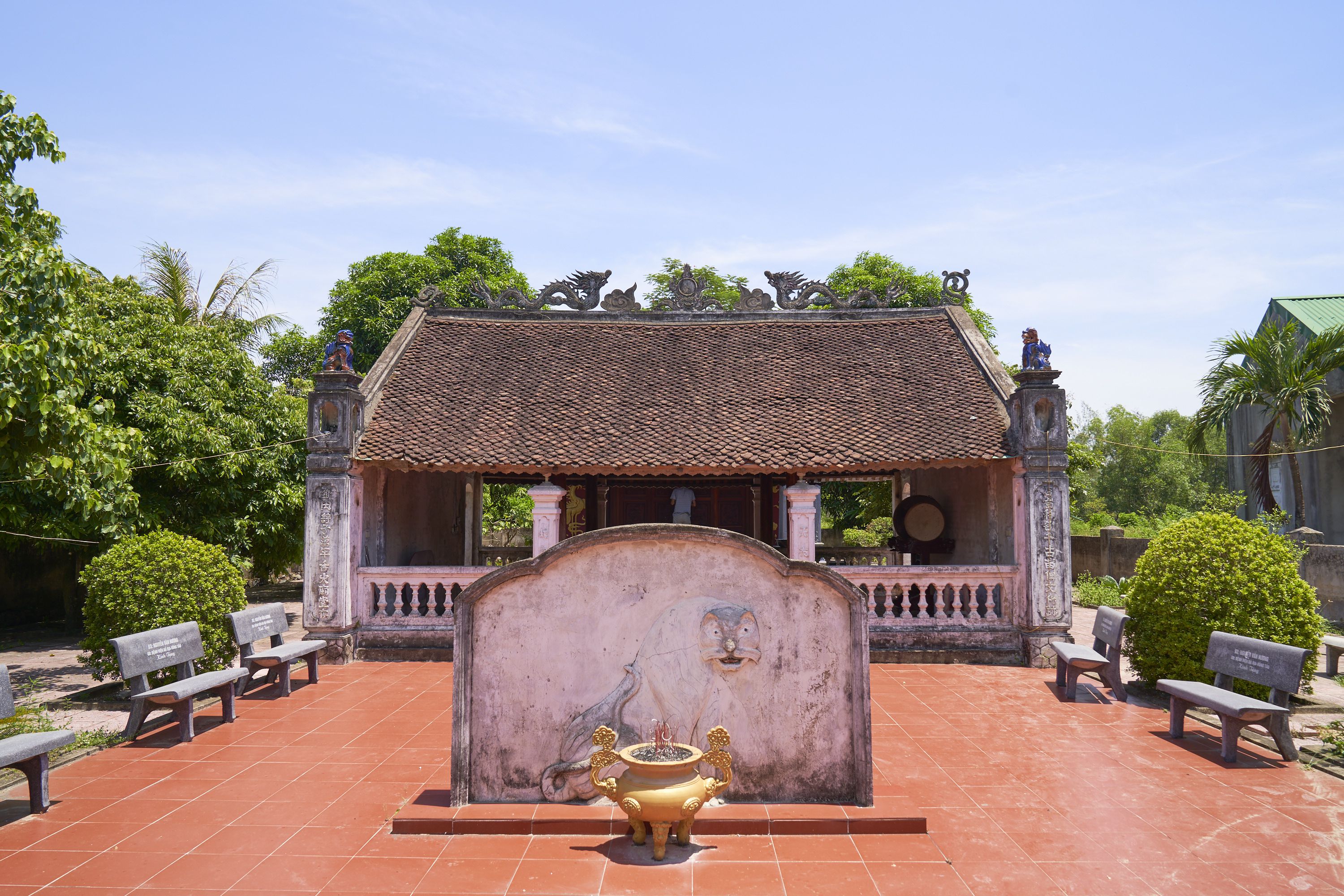 Nhà thờ và mộ Tiến sĩ Phạm Nguyễn Du
