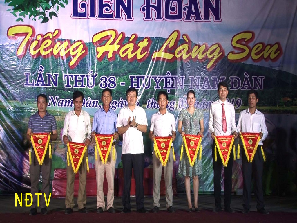 Huyện Nam Đàn tổ chức cuộc thi Liên hoan tiếng hát Làng Sen lần thứ 38 ( cụm 1) tại xã Nam Hưng 
