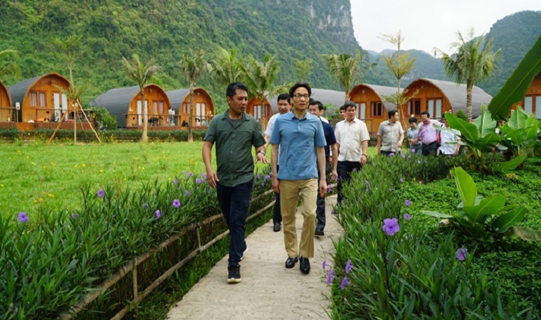 Phó Thủ tướng Vũ Đức Đam khảo sát các mô hình du lịch cộng đồng tại Phong Nha-Kẻ Bàng