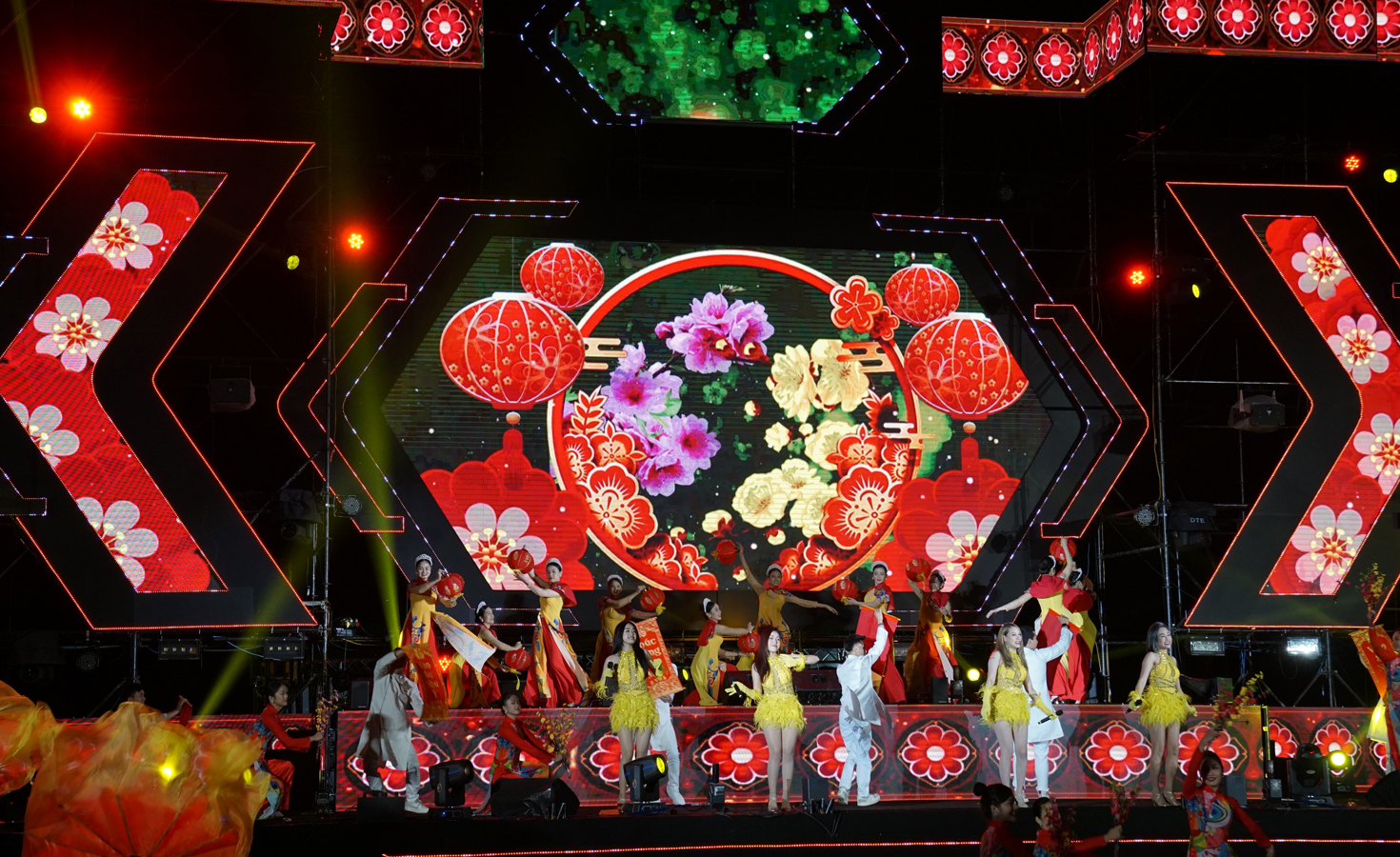 Hàng nghìn khán giả cuồng nhiệt cùng Đại nhạc hội lần đầu tiên diễn ra tại Thái Bình
