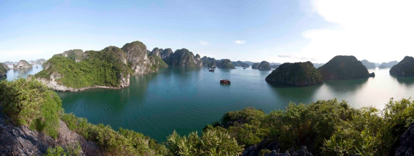 Vịnh Hạ Long và Quần đảo Cát Bà được UNESCO công nhận là Di sản thế giới