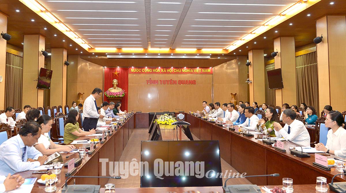 Signing the cooperation program between the two provinces Tuyen Quang - Binh Thuan