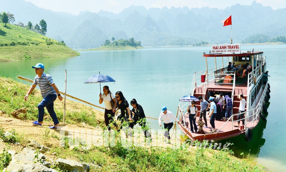 Tuyen Quang-Bac Kan survey to open tour, tourist route