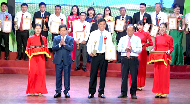 Cam sành Hàm Yên nhận danh hiệu 'Thương hiệu vàng nông nghiệp Việt Nam năm 2019'
