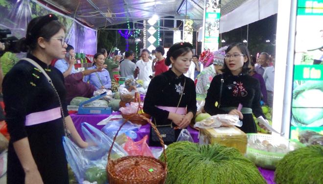 Na Hang Night Market 