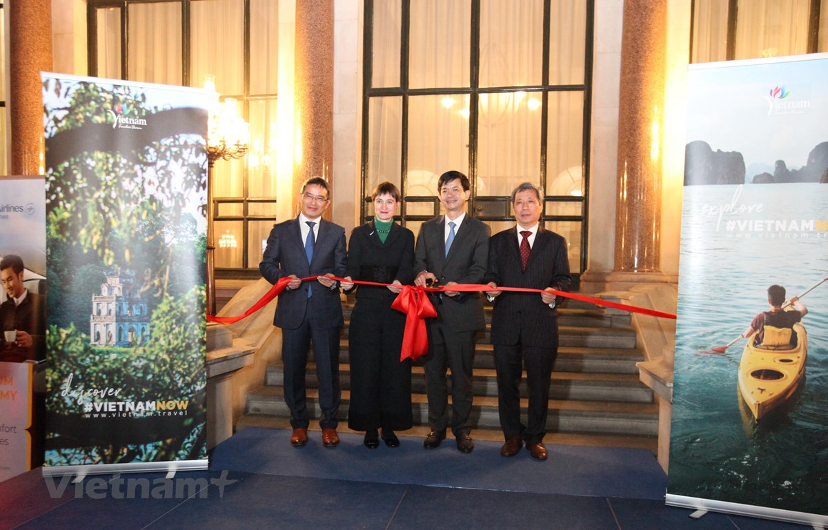 Opening the first international tourism office of Vietnam in the UK