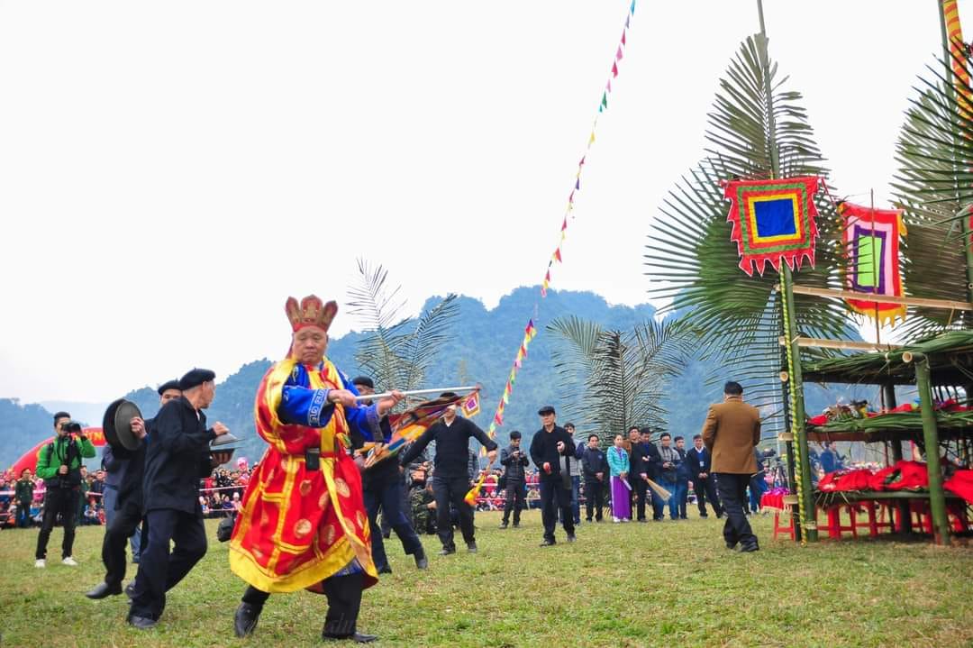 JANUARY MONTH - RETURN TO TUYEN QUANG TO DISCOVER THE LONG TONG FESTIVAL OF THE TAY PEOPLE IN LAM BINH