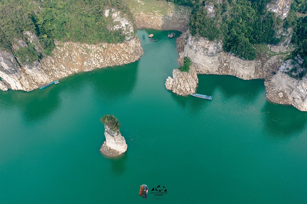 Ghé 'Hạ Long trên cạn' ăn đặc sản, tắm thác hai tầng tuyệt đẹp ở Tuyên Quang