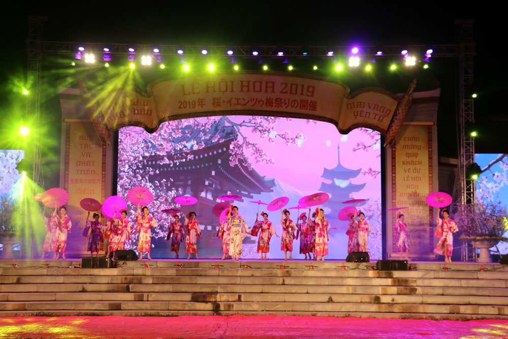 Rực rỡ chương trình Khai mạc lễ hội hoa anh đào - mai vàng Yên Tử 2019